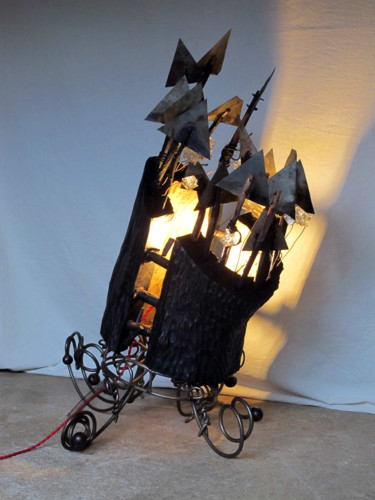 Sculptuur getiteld "lampe "kisifrot"" door Alain Platet, Origineel Kunstwerk, Hout