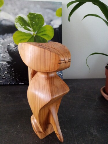 Skulptur mit dem Titel "CHAT Totem" von Alain Polydor, Original-Kunstwerk, Holz