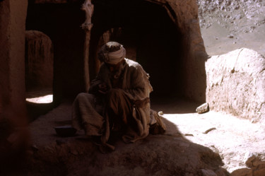 Photographie intitulée "Old man. Afghanistan" par Alain Rempfer, Œuvre d'art originale