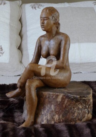 Sculpture titled "Pierrette assise" by Alain Ravaut, Original Artwork