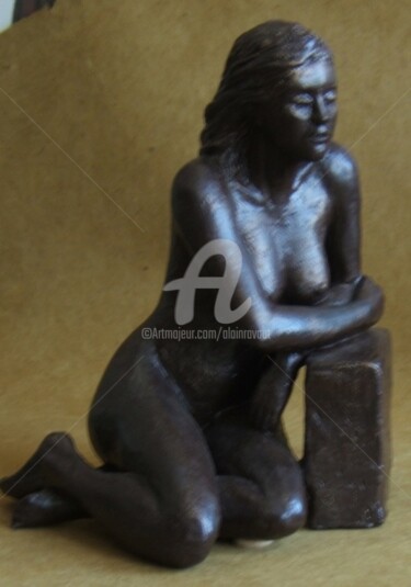 Sculpture titled "Laurence assise" by Alain Ravaut, Original Artwork