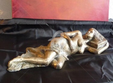 Sculpture titled "Laurence endormie (…" by Alain Ravaut, Original Artwork, Metals