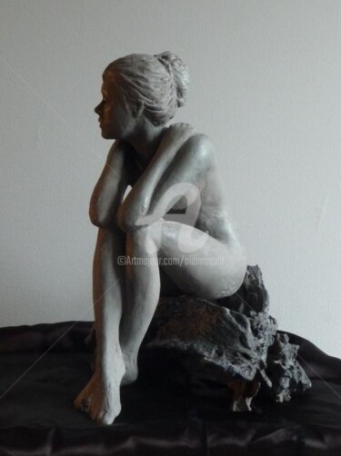 Sculpture titled "Sylvie assise" by Alain Ravaut, Original Artwork