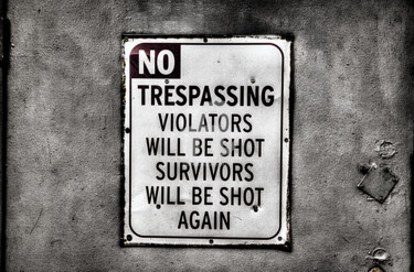 Photographie intitulée "No Trespassing" par Alanig Keltz, Œuvre d'art originale