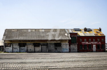 Photographie intitulée "Hangar - Dunkerque" par Alanig Keltz, Œuvre d'art originale