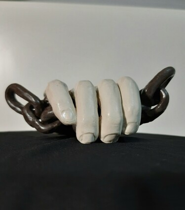 Sculptuur getiteld "Mano appoggiata su…" door Albert Gadomski, Origineel Kunstwerk, Keramiek