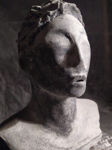 Sculpture titled "Volto polveroso" by Alberto Cabiddu, Original Artwork, Clay