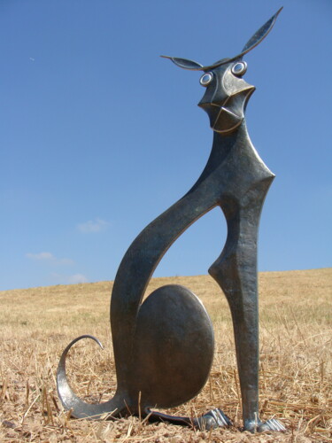 Sculpture titled "gato" by Alberto Kissola, Original Artwork, Metals