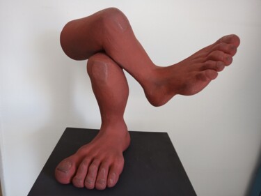 Escultura titulada "Pés de barro" por Alberto Kissola, Obra de arte original, Otro