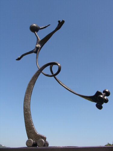 Sculpture titled "patinage artistique" by Alberto Kissola, Original Artwork, Resin