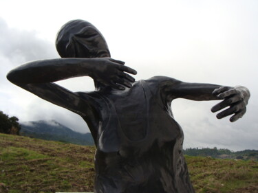 Скульптура под названием "PK" - Alberto Kissola, Подлинное произведение искусства, Смола