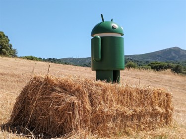 Scultura intitolato "android travaillant…" da Alberto Kissola, Opera d'arte originale, Metalli