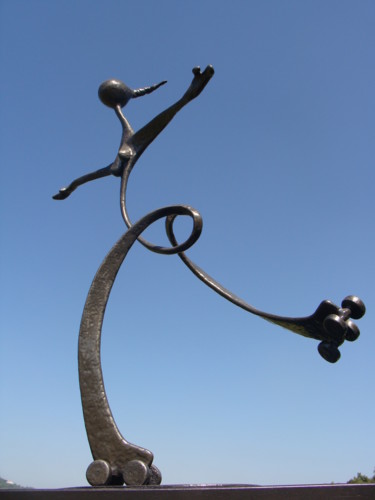 Scultura intitolato "patinage artistique" da Alberto Kissola, Opera d'arte originale, Resina