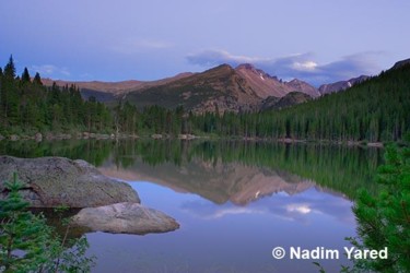 Fotografie getiteld "Reflection on Bear…" door Nadim Yared, Origineel Kunstwerk