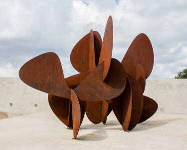 Sculpture titled "Barricada 2 L235" by Alejandro Vega Beuvrin, Original Artwork, Metals