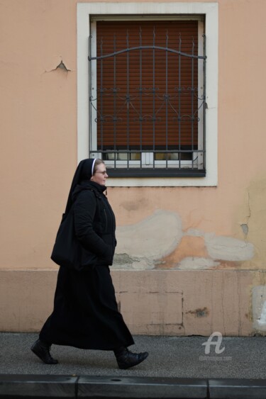 Photography titled "Nun" by Alen Gurovic, Original Artwork, Digital Photography