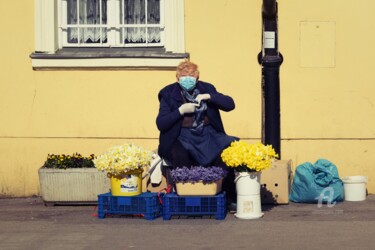 Photography titled "Flower saleswoman a…" by Alen Gurovic, Original Artwork, Non Manipulated Photography