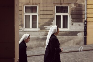 Fotografia intitolato "Nuns" da Alen Gurovic, Opera d'arte originale, Fotografia digitale