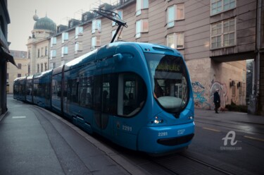 Fotografia intitolato "Blue tram" da Alen Gurovic, Opera d'arte originale, Fotografia non manipolata