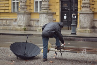 Photographie intitulée "Shoe shine" par Alen Gurovic, Œuvre d'art originale, Photographie non manipulée