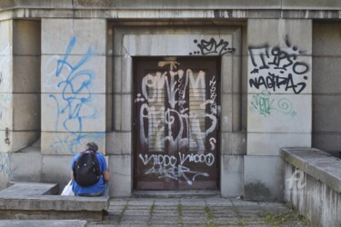 Фотография под названием "In front of the door" - Alen Gurovic, Подлинное произведение искусства, Не манипулируемая фотограф…