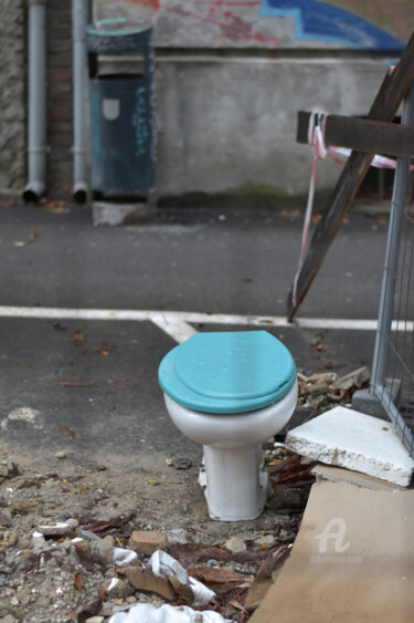 Φωτογραφία με τίτλο "Outdoor toilet" από Alen Gurovic, Αυθεντικά έργα τέχνης, Ψηφιακή φωτογραφία