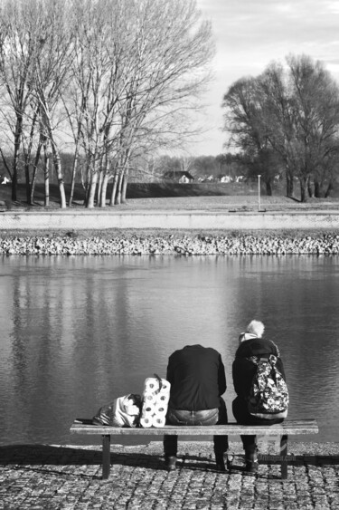 Фотография под названием "Two people sitting…" - Alen Gurovic, Подлинное произведение искусства, Цифровая фотография