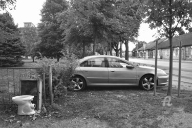 Fotografía titulada "Toilet bowl and car" por Alen Gurovic, Obra de arte original, Fotografía digital