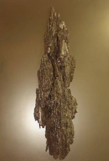 Skulptur mit dem Titel "GOLD Cliff" von Alesea Iacub, Original-Kunstwerk, Holz