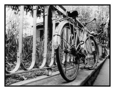 Photographie intitulée "Le vélo" par Jean-Louis Alessandri, Œuvre d'art originale