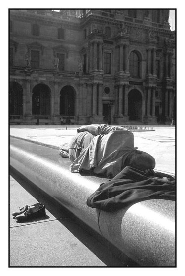 Photographie intitulée "la sieste au Louvre…" par Jean-Louis Alessandri, Œuvre d'art originale