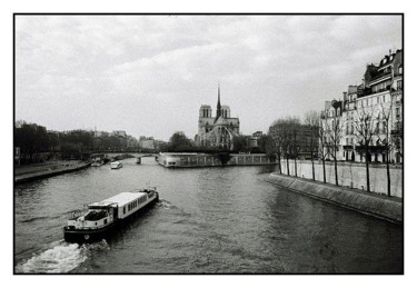 Photographie intitulée "Le cul de Notre Dame" par Jean-Louis Alessandri, Œuvre d'art originale