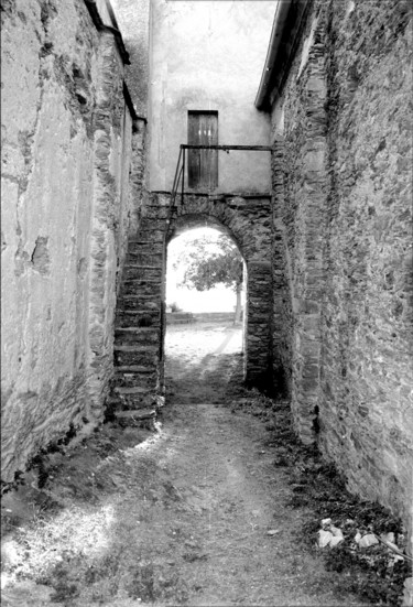 Photographie intitulée "Le passage sous le…" par Jean-Louis Alessandri, Œuvre d'art originale