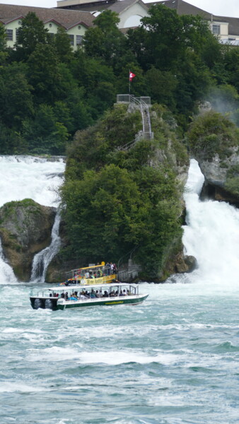 Photographie intitulée "Wasserfall Schweiz" par Alexandra Joseph, Œuvre d'art originale, Photographie numérique