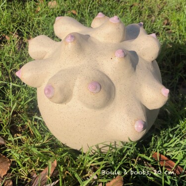 Sculpture intitulée "Boule à boobs." par Alexandra Klup, Œuvre d'art originale, Céramique