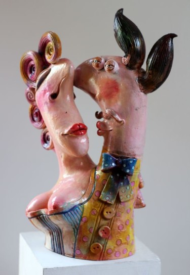 Skulptur mit dem Titel "Noc poślubna," von Alex Johanson, Original-Kunstwerk, Keramik