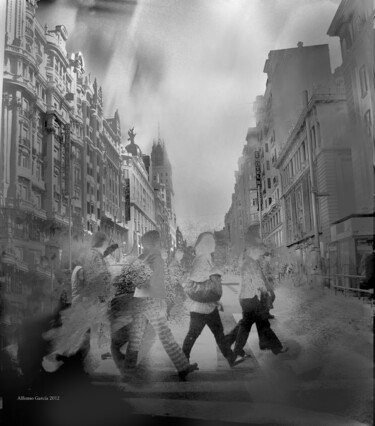 Fotografia intitolato "Peatones en la Gran…" da Alfonso García, Opera d'arte originale, Fotografia digitale