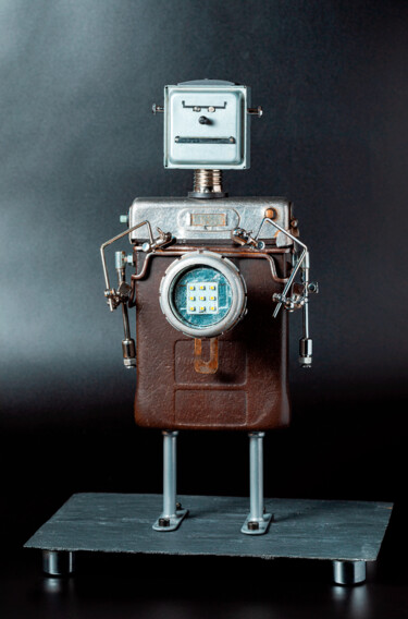 Escultura intitulada "Recicled Robot lamp…" por Alfredo Blasco Nuin, Obras de arte originais, Metais