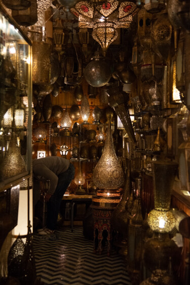 Photographie intitulée "Morocco, Lamp Shop" par Alfredo Machado Zingg, Œuvre d'art originale, Photographie numérique