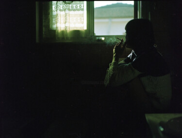 Fotografie mit dem Titel "Waiting" von Alice Brizzi, Original-Kunstwerk, Analog Fotografie