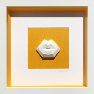 Sculpture intitulée "WHITE LIPS ON YELLOW" par Alla Grande, Œuvre d'art originale, Pierre