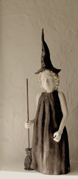 Sculpture titled "Petite Sorcière" by Alice Marie, Original Artwork, Terra cotta