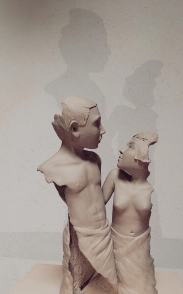 Sculptuur getiteld "Les amoureurs" door Alice Marie, Origineel Kunstwerk, Terra cotta