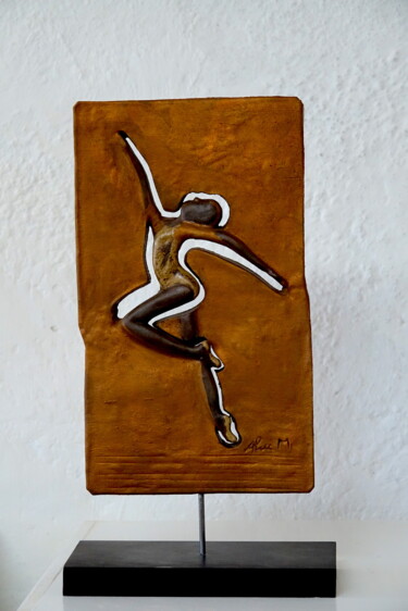 Escultura titulada "Danse classique" por Alice Marie, Obra de arte original, Terracota