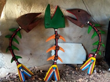 Sculpture intitulée "Espinhos coloridos" par Altino Nhavene, Œuvre d'art originale, Bois