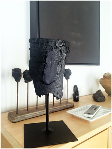 Sculptuur getiteld "Poèm 7 en situation" door Altone Mishino, Origineel Kunstwerk, Hout