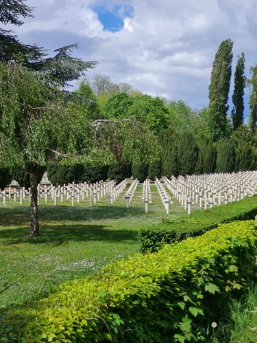 Photographie intitulée "Cimetière militaire" par Amazing Pictures, Œuvre d'art originale, Photographie non manipulée