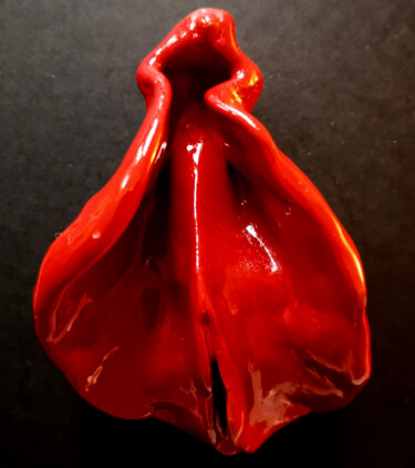 Sculptuur getiteld "Red Red Vulva" door Amíe N. Milton, Origineel Kunstwerk, Keramiek
