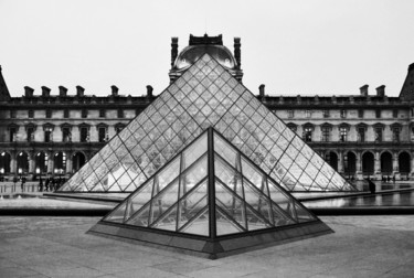 Photographie intitulée "Louvre" par Anaïs Armand-Pétrier, Œuvre d'art originale