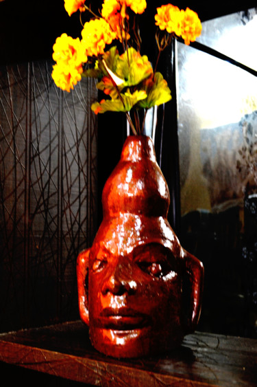Скульптура под названием "HEAD-1" - Anandswaroop Manchiraju, Подлинное произведение искусства, Смола